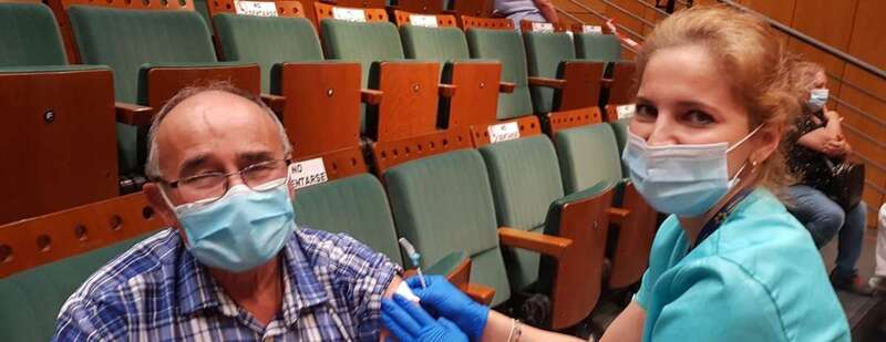 Vacunación contra la Covid/TA.